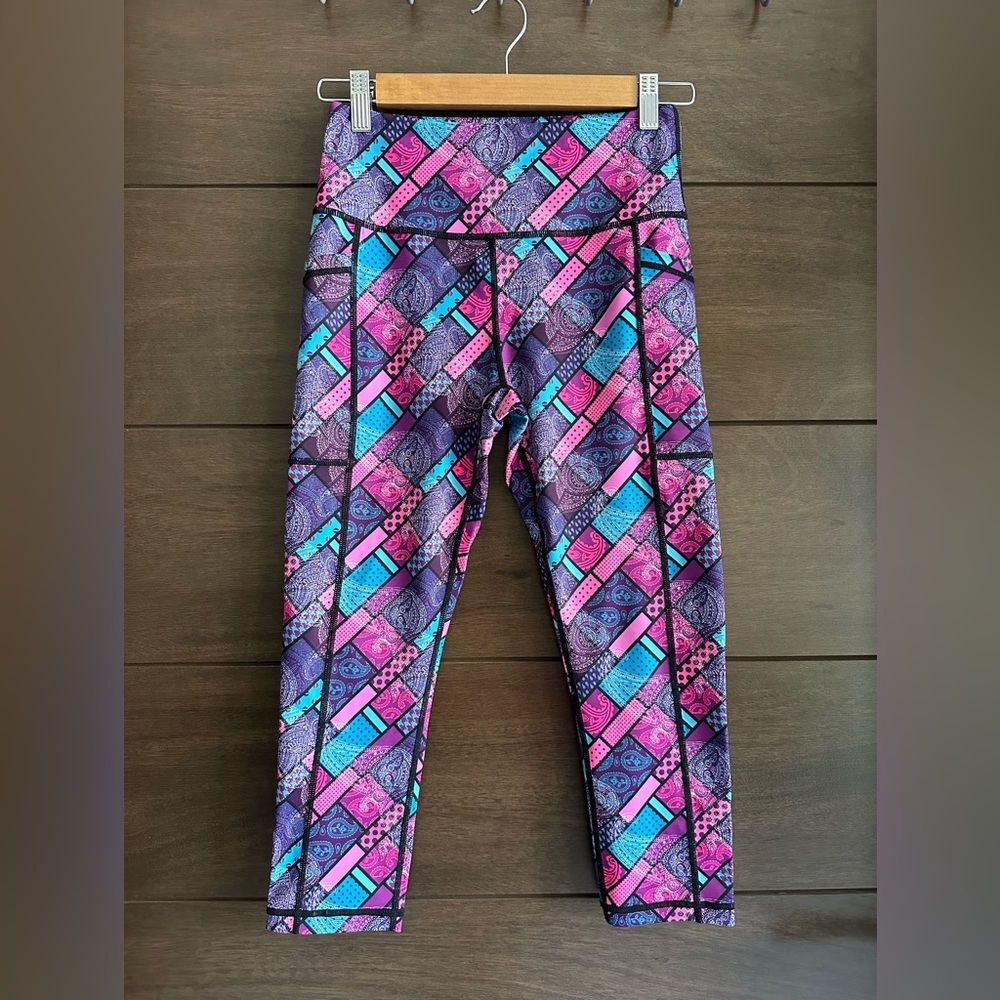 Constantly Varied Gear Quilt Print Capri Leggings XS